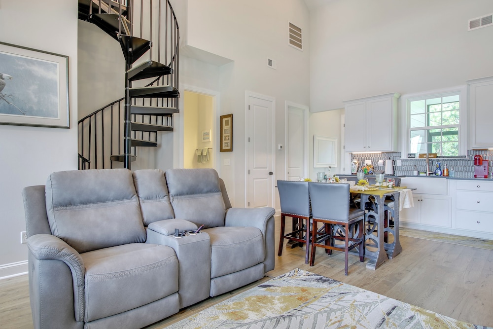 Walk to Marina: Lake Greenwood Retreat w/ Hot Tub