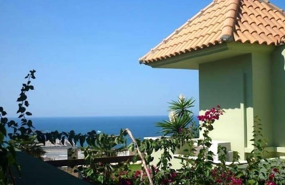 Agnanti Suites
