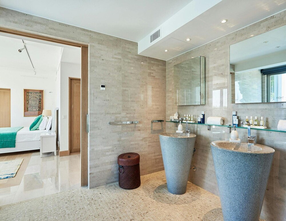 Super Villa With Swimming Pool