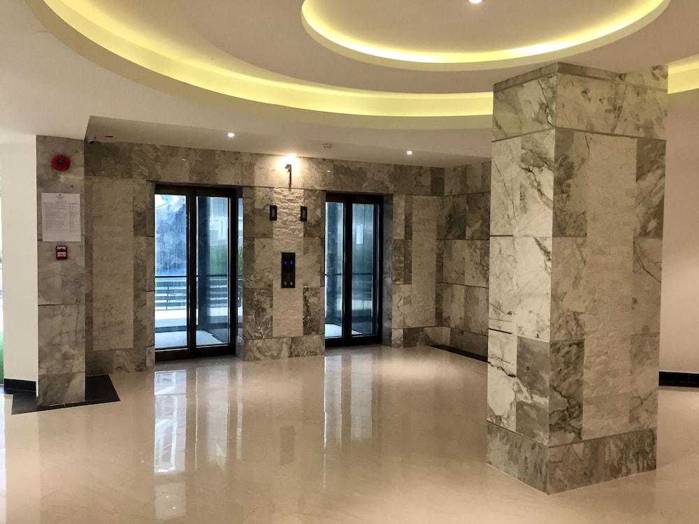 Luxury Apartments in Grand Avenue view 3