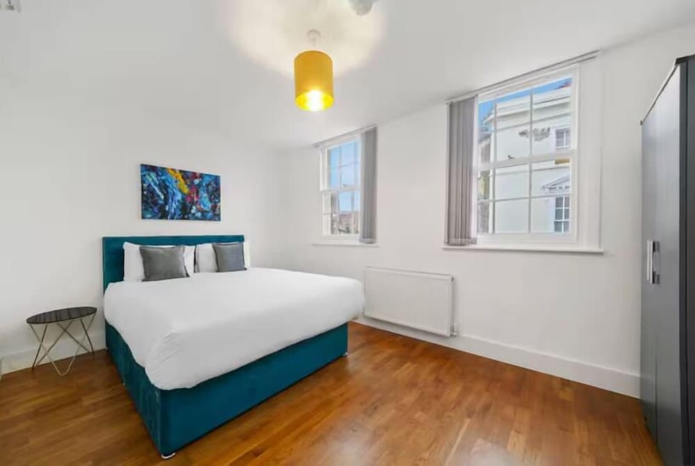 Flat 2 Victoria Grove