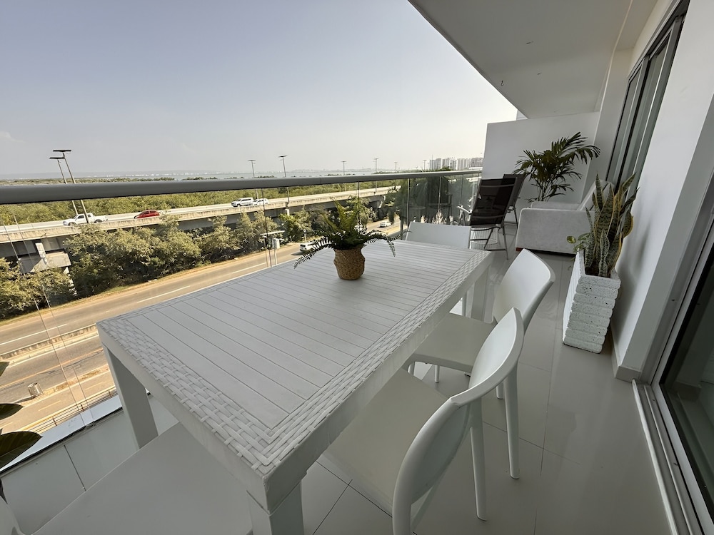 Condominio frente al mar  Morros Epic.