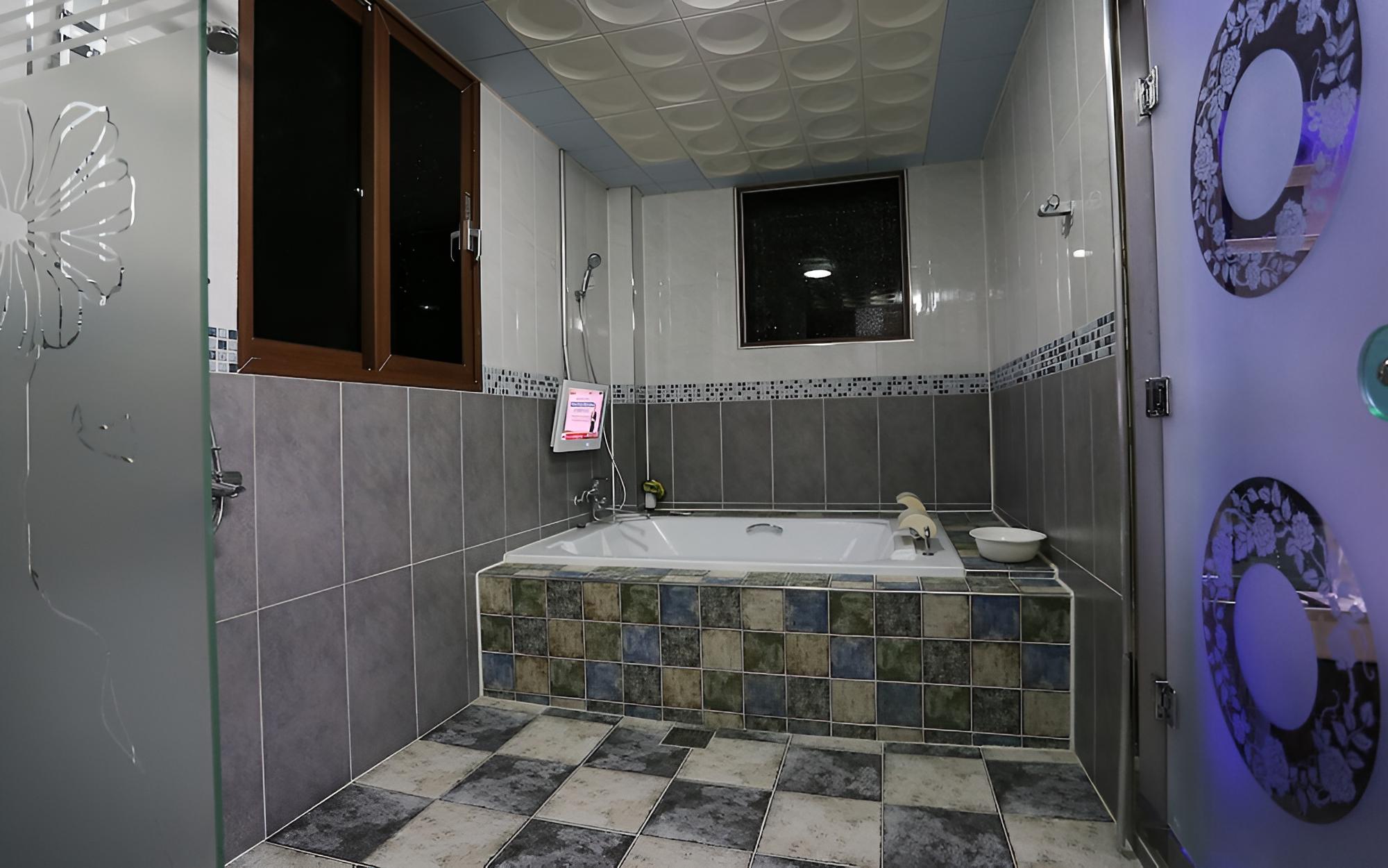 Photo 8