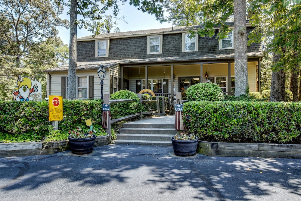 Hotel Williamsburg Campground - Image 1