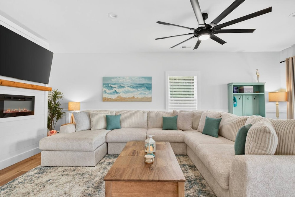 New Listing Luxury House 5 Min Walk to Beach