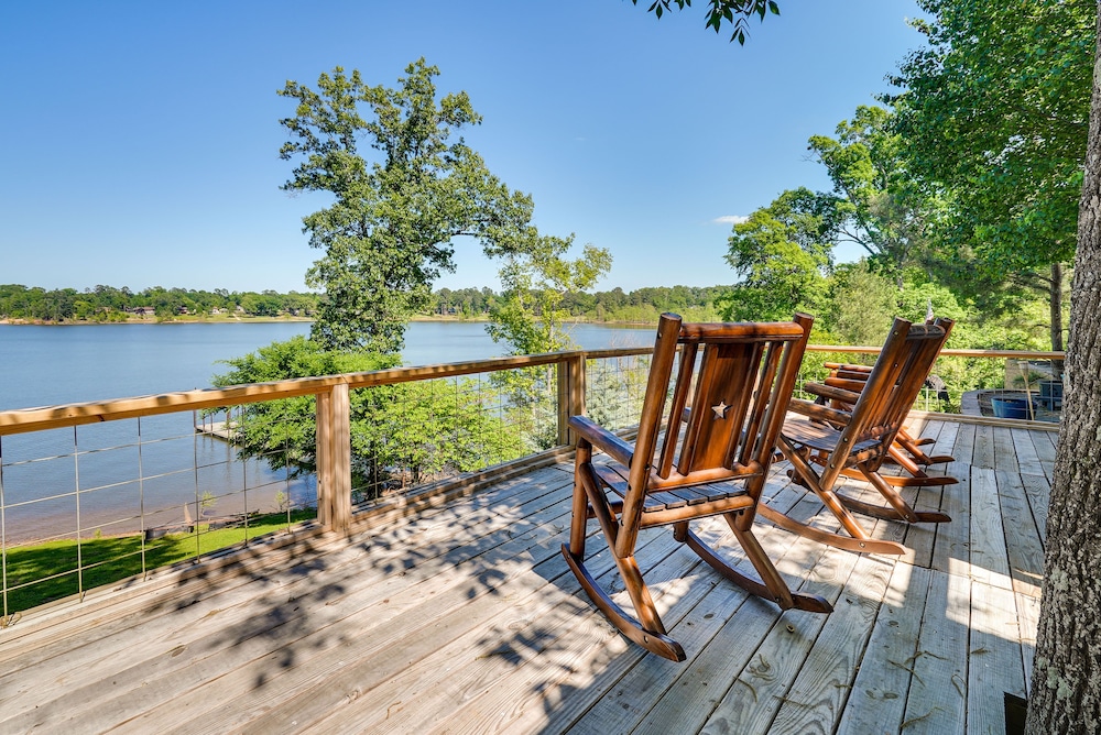 Marshall Vacations - Jefferson Vacation Rental on Lake O' the Pines! - Property Image 1