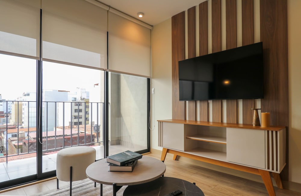 w Grandiose 2BR w Great Balcony in Miraflores
