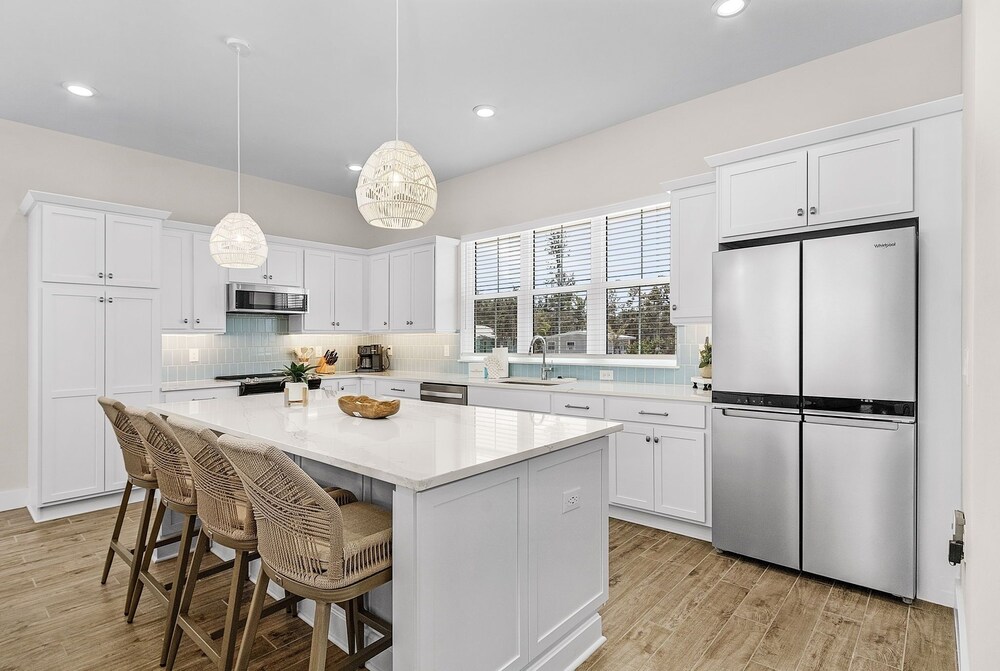 209 Seabreeze Escape: NEW Spacious 5-Bedroom Pool Home 5 Home