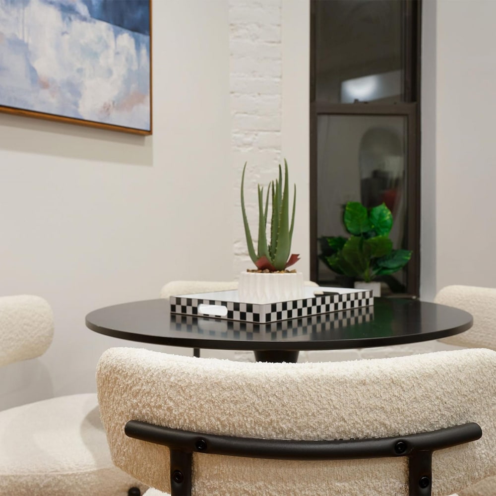 1290-13 Newly Renovated 2 Bedrooms in UES