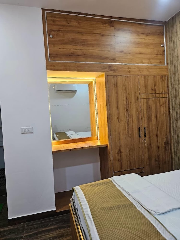 The Agra Retreat
