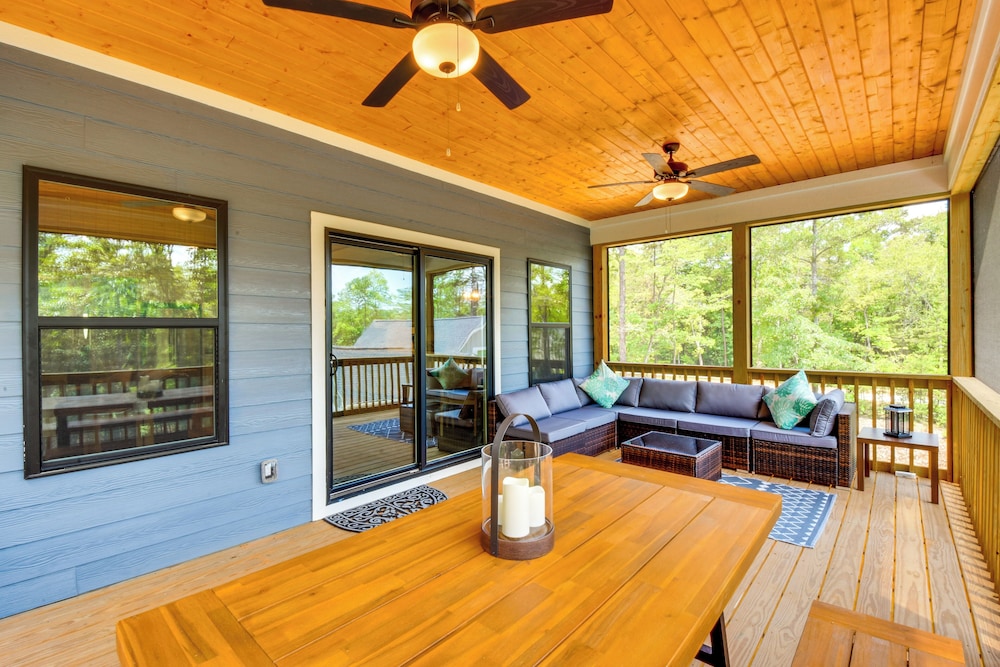 Boat Dock + Lake Hartwell Access: Family Getaway!