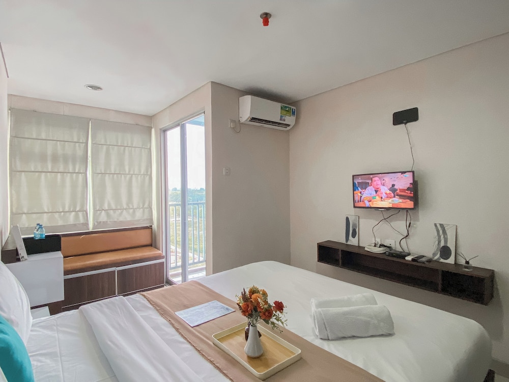 Cozy And Comfort Living Studio At Enviro Apartment