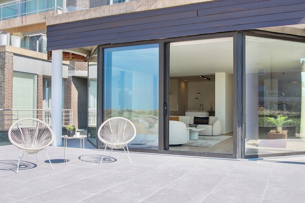 Apartment in Nieuwpoort With Sea View