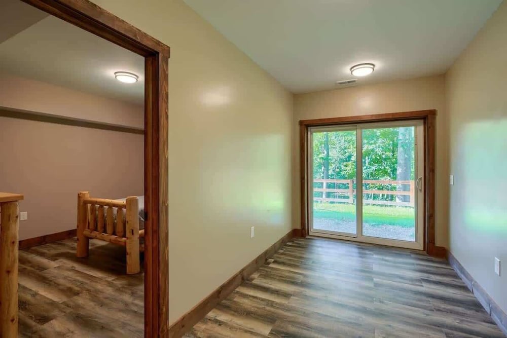 Tranquil Heights Cabin In Hocking Hills- HOT Tub!