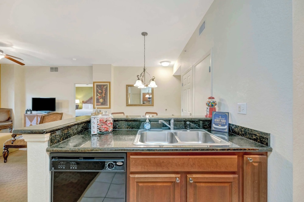 2BR Fireworks View With Pool Spa 5 Minutes to Disney