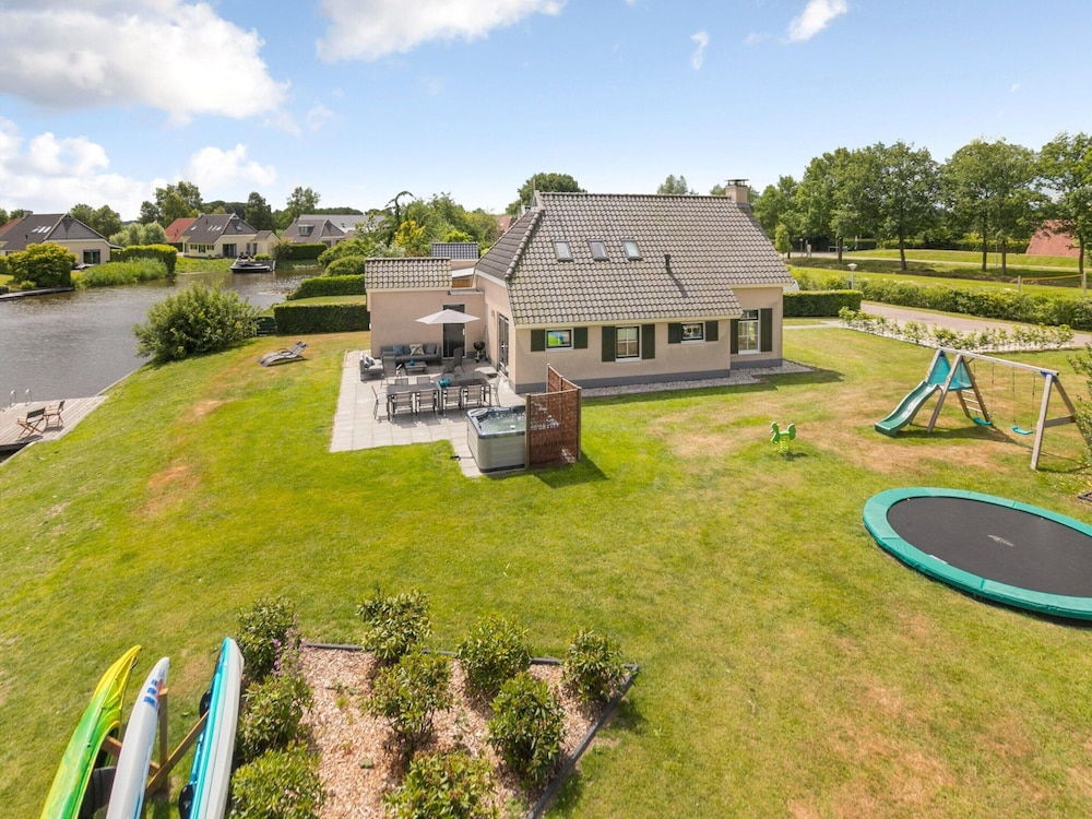 Family Home With Wellness and Tour Boat