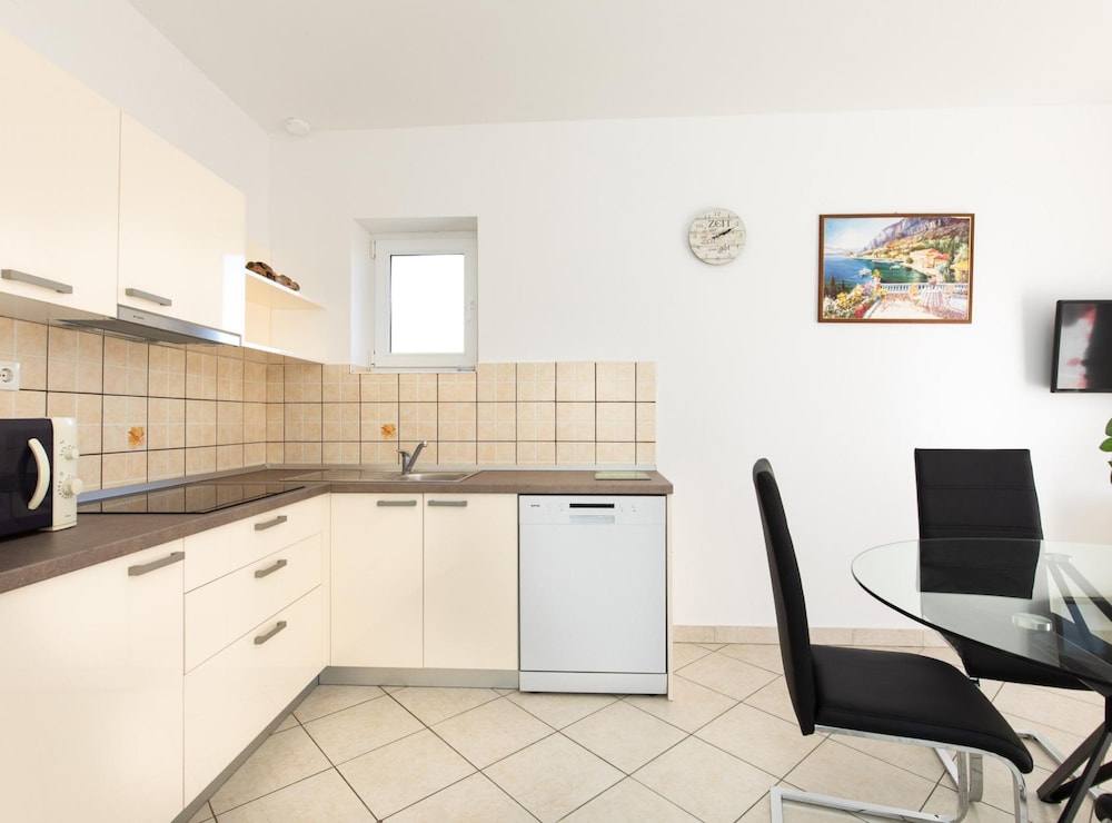 Scenic Elegant Apartments Krk With Balcony and Pool