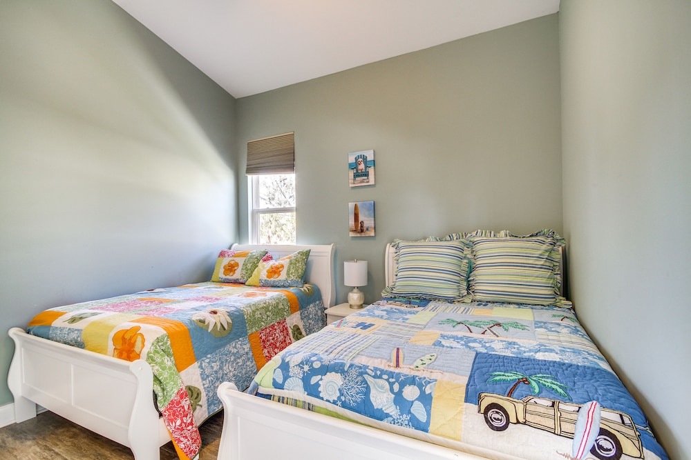 Walk to Beach: Stunning Gulfport Getaway