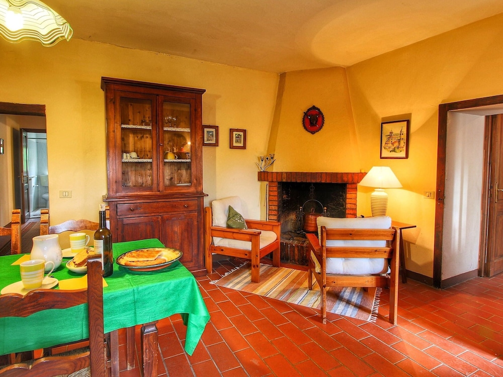 Farmhouse With Stables, Horses and the Ability to Make Horseback Riding