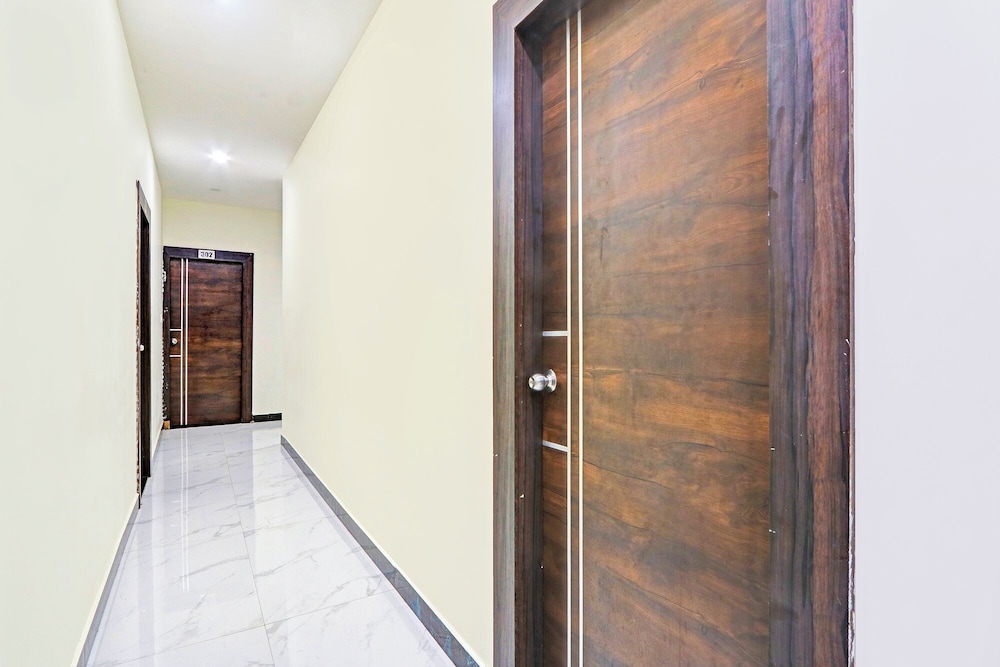 Fabhotel Dharani Grand