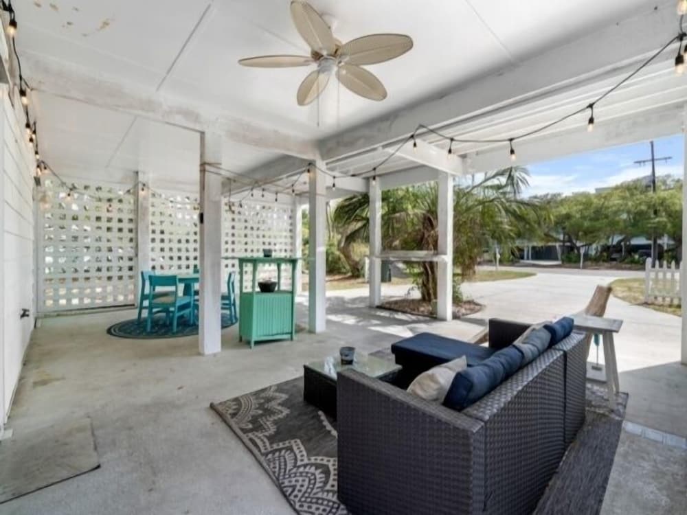 Atlantis Blue - Relaxing Beach Getaway Home Directly Across The Street From Beach Access! 5 Bedroom Home by RedAwning