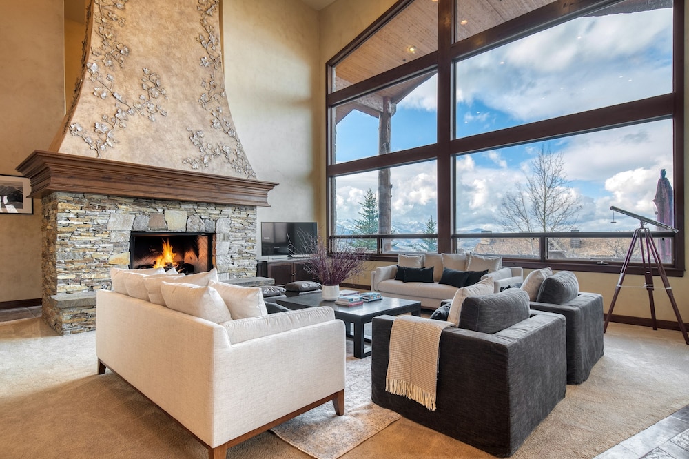High Meadow by Avantstay Alpine Views w Indoor Pool Hot Tub Open Floor Plan