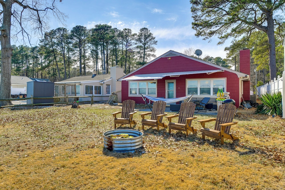 Patio & Yard: Potomac River Retreat in Hague