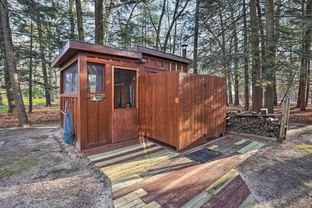 Spacious Family Escape: Walk to Lake Michigan! view 4