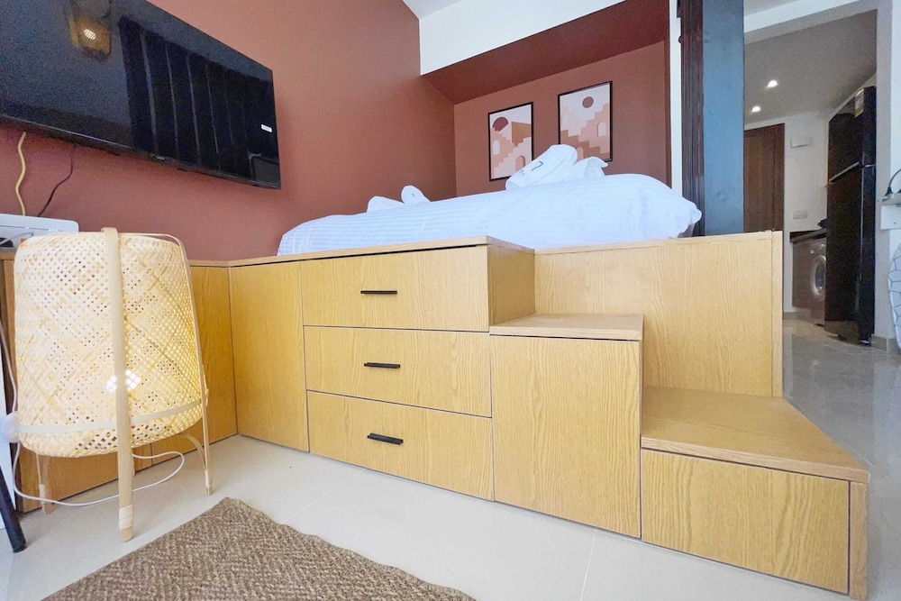 Refreshed & Uplifted 2 BDR @ G Cribs