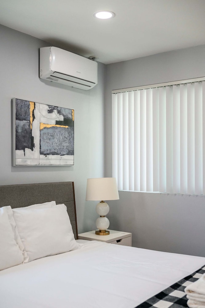 Chic Modern Stay w Patio Near LA Best Sights6