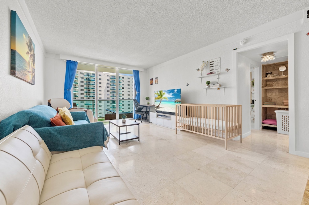 Beachfront Ocean View Balcony Pool Gym