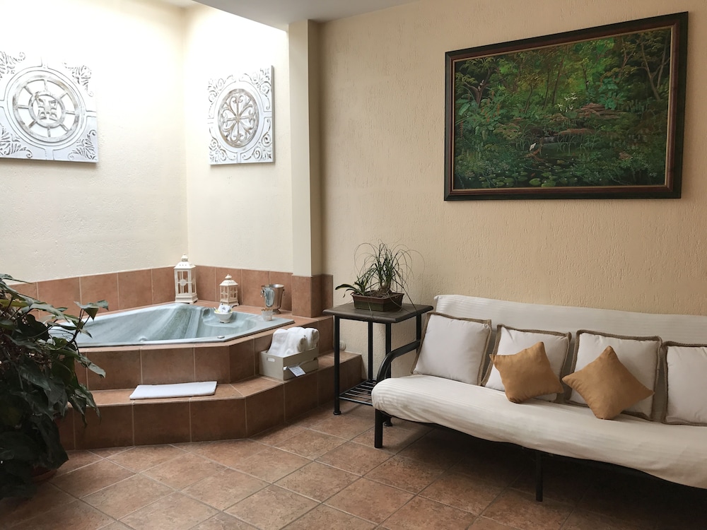 Hotel Fleur De Lys - Property Image 22