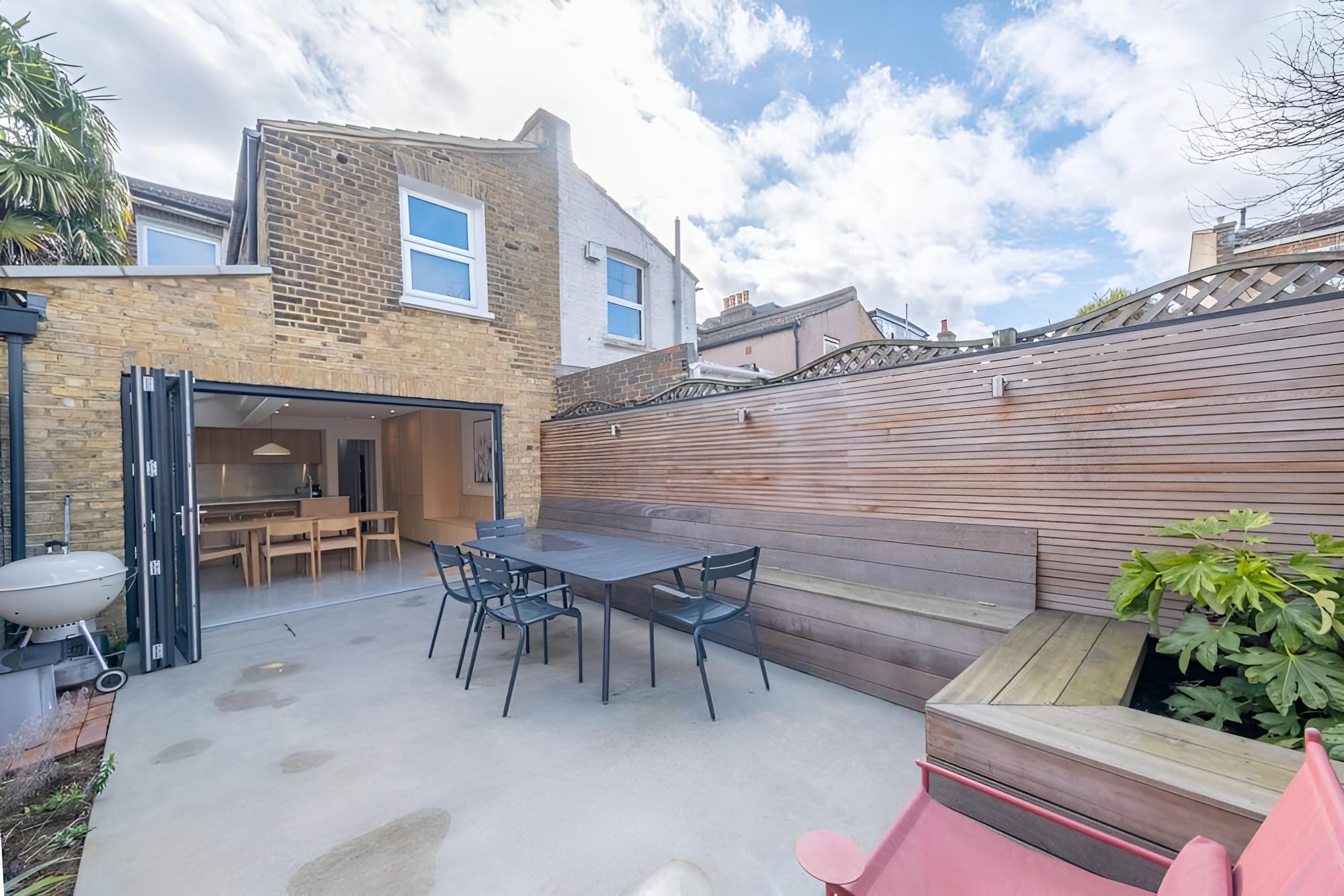 Beautiful Minimalistic 2BD House - Victoria Park