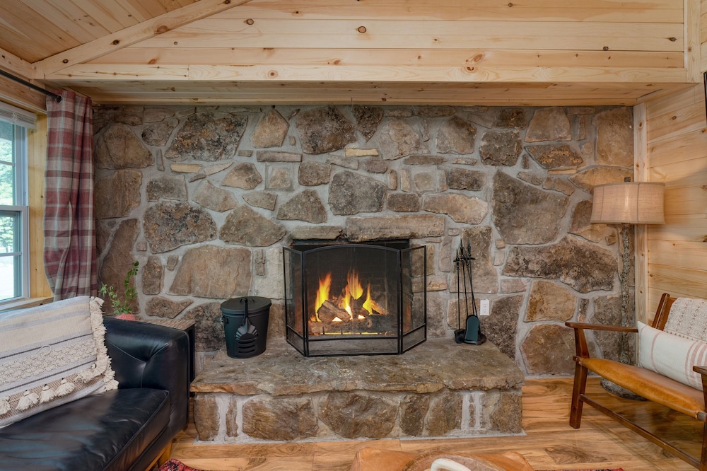 The Rustic Cottage by Avantstay Hot Tub Fire Pit Pool Table 5mins to Town
