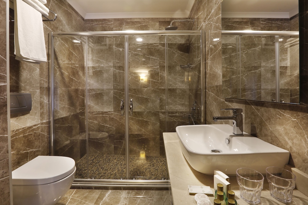 The White Orient Otel - Image 21