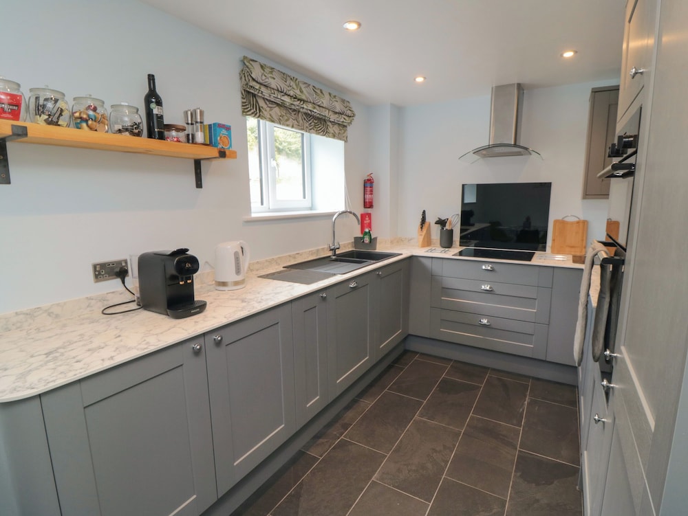 2 Staveley Cottages
