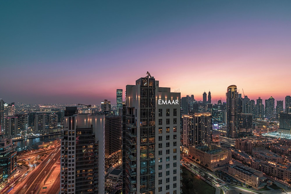 DAMAC Suites by Hostiva – Burj & Fountain