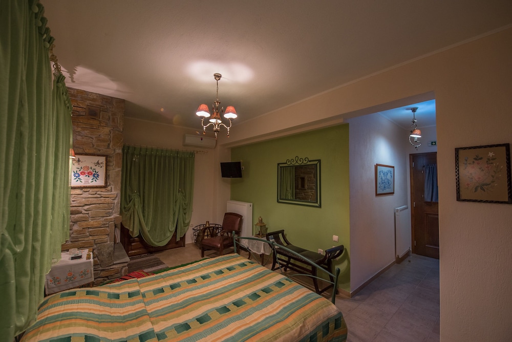 Chorostasi Guest House