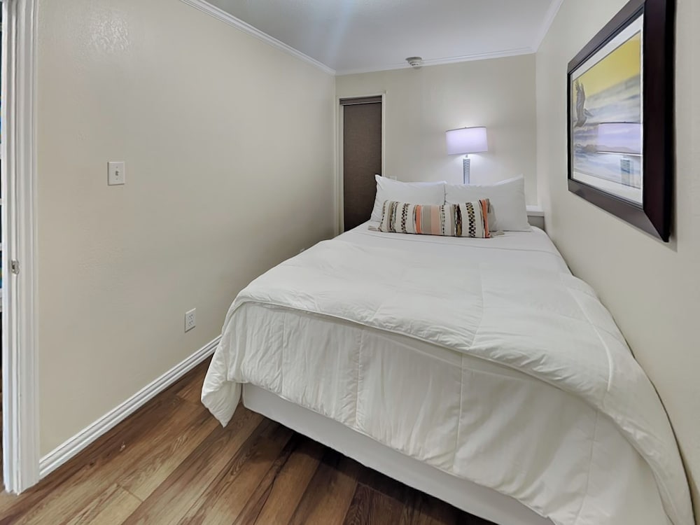 Casa Del Mar 350-front Facing