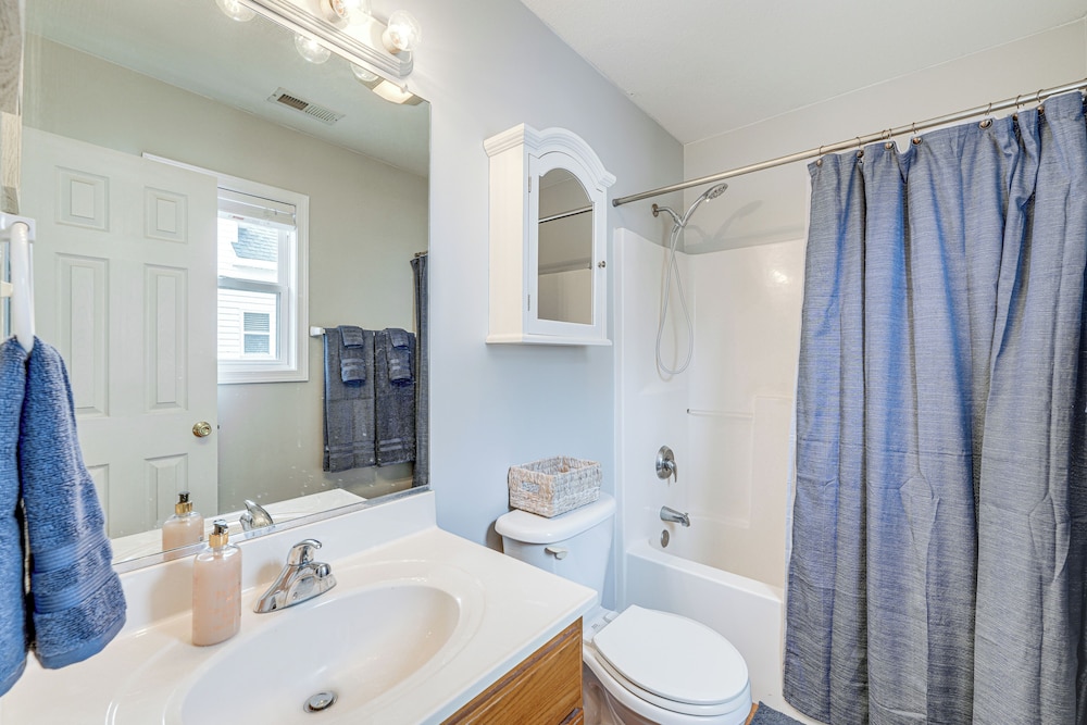 Walk to Beach & Boat Ramp: Home w/ Outdoor Area