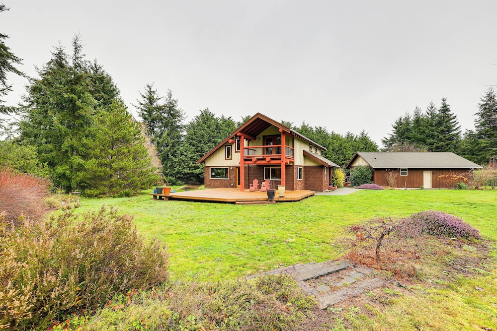 11 Mi to Olympic NP: Port Angeles Retreat w/ Deck