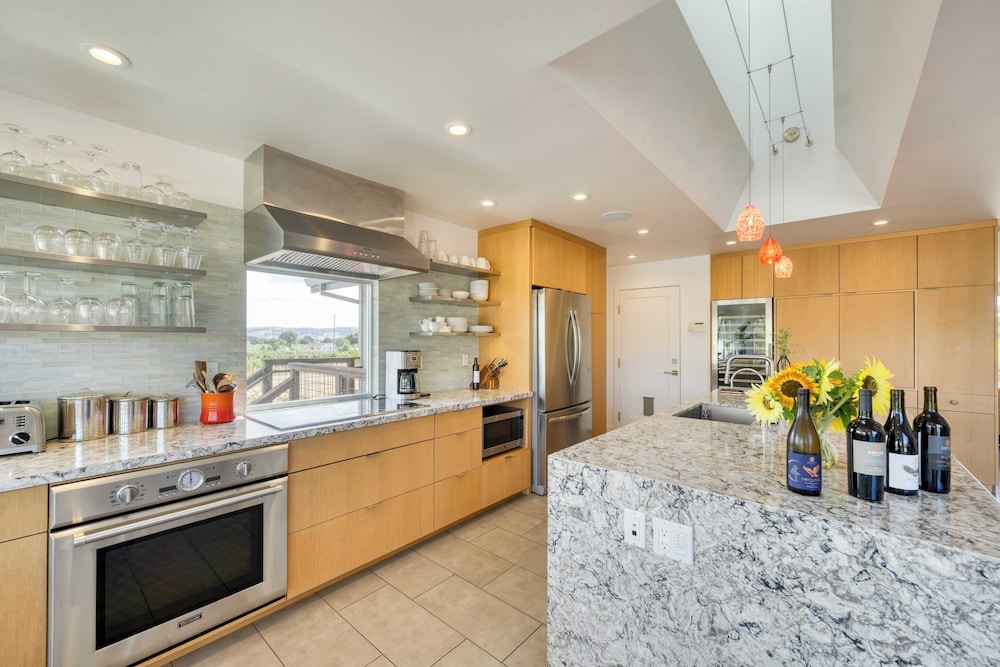 Coplan Vineyards by Avantstay 10-acre Estate w/ Pool, Spa, Bocce & Designer Interiors
