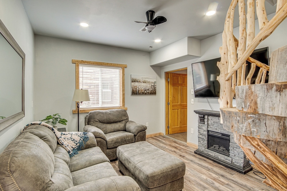 Family Home w/ Mountain Views in Circleville!