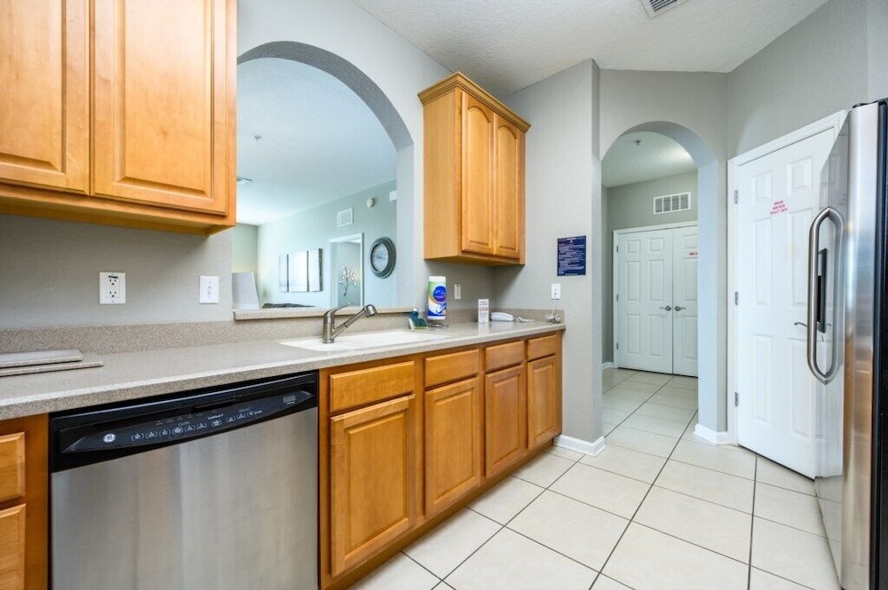 Epic Universe Beautiful Lakeview Condo, Vista Cay Orlando - 3013