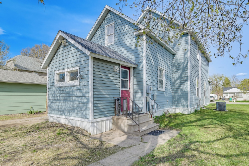 Modern Casselton Vacation Rental: 22 Mi to Fargo! view 3