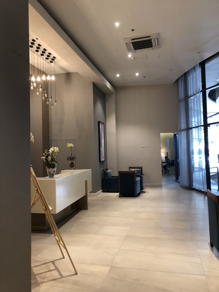 Cozy Furnished Rooms at Horizons 101 view 3