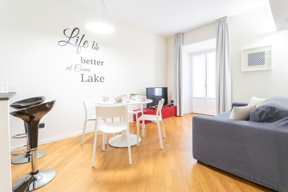 White Flat in Como City Center