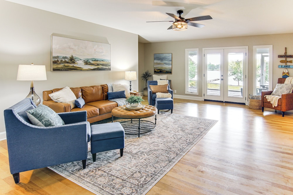 Newly Renovated Lake Bowen Home w/ Game Room!