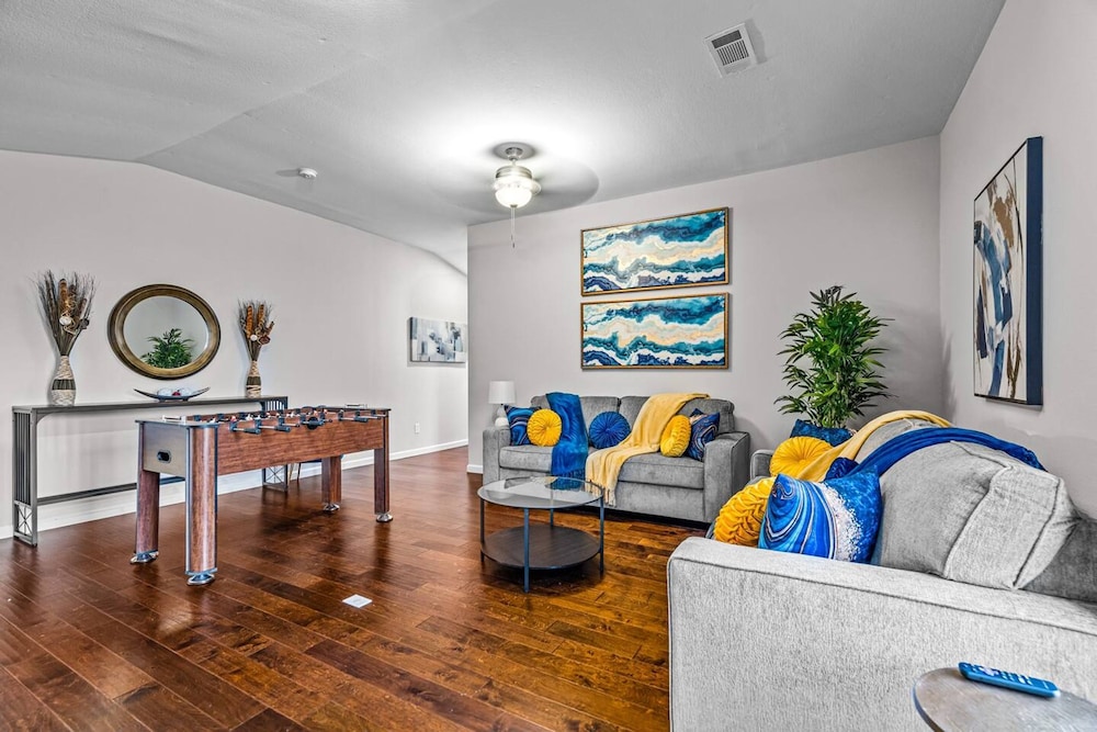 Spacious House-single Level Near Lake Huge Parking