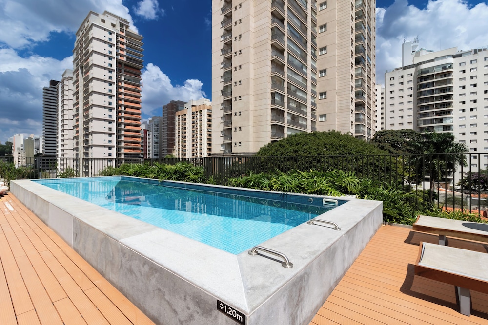 Ape C AR piscina e academia prox Allianz